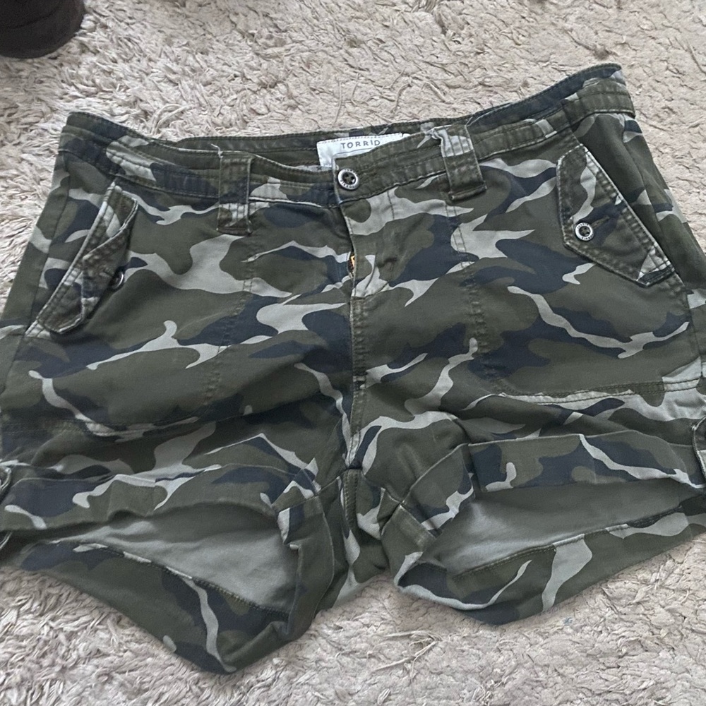Torrid size 16 cameo shorts